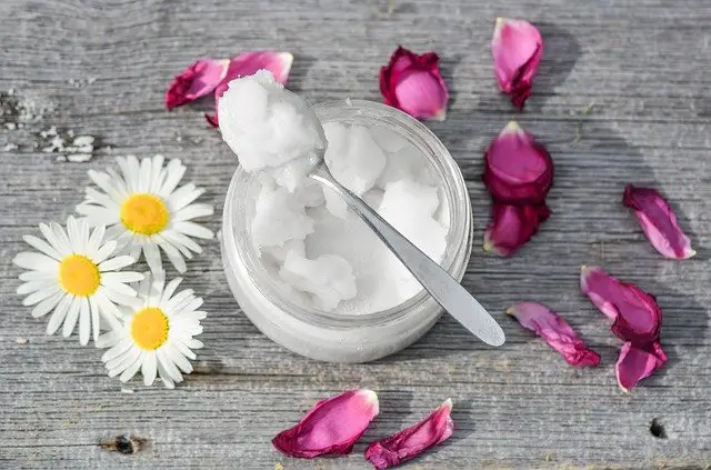 Coconut Oil and Baking Soda Face Mask Benefits